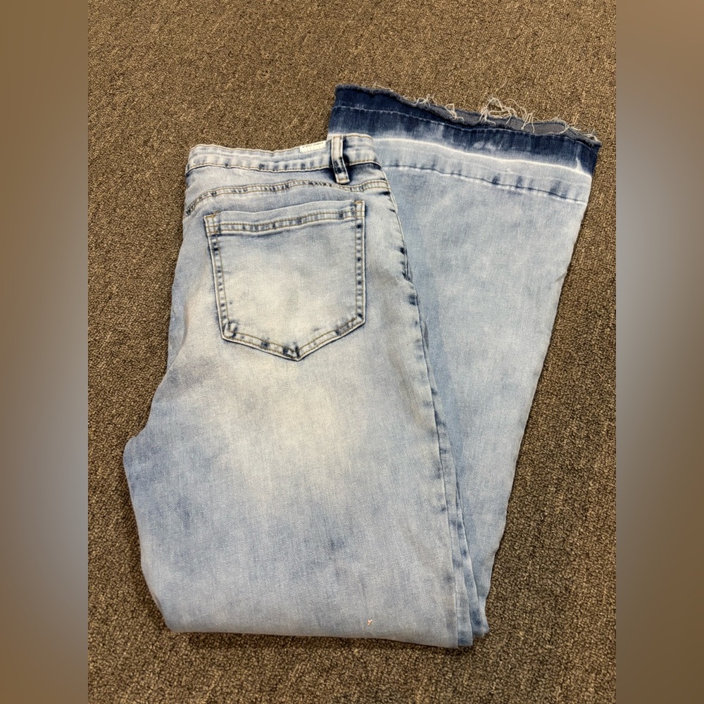 Almost Famous Women’s Stretch Jeans Size 13 90'S FLARE wide leg super faded